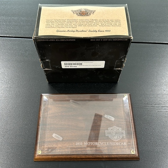 Harley-Davidson Rare Silver 1933 Motorcycle Sidecar Bank With Stand & Glass Base - Picture 13 of 13